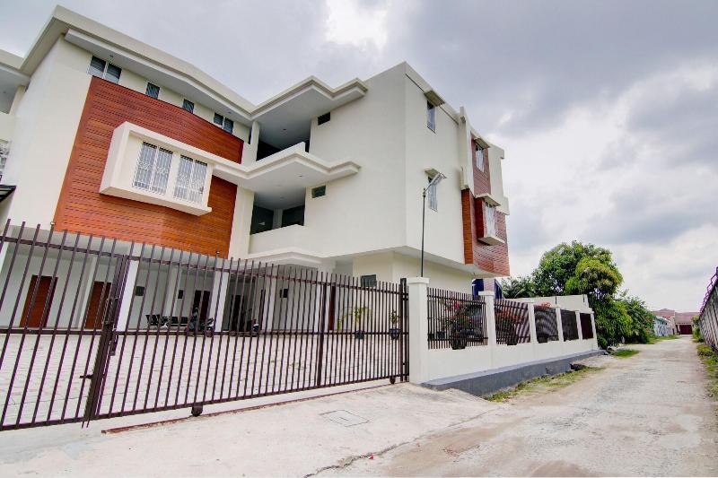 Oyo 93190 Sartika Gh Syariah image