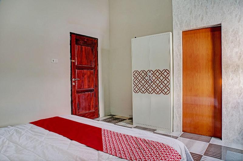Oyo 93190 Sartika Gh Syariah image