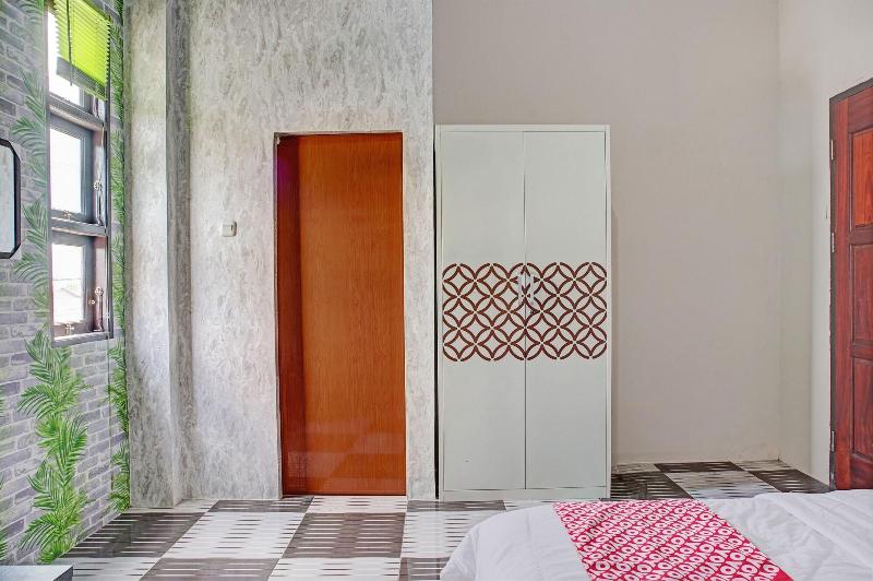 Oyo 93190 Sartika Gh Syariah image