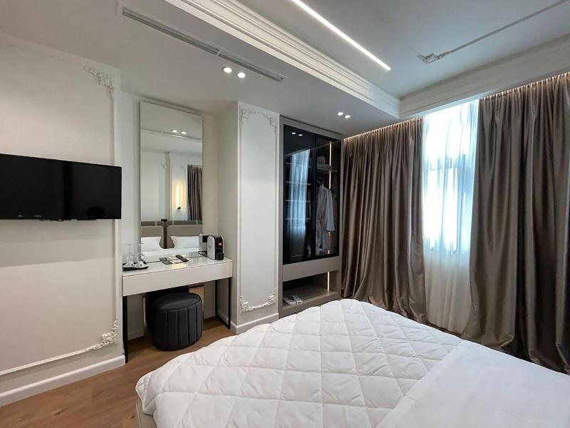 Hotel Adore image
