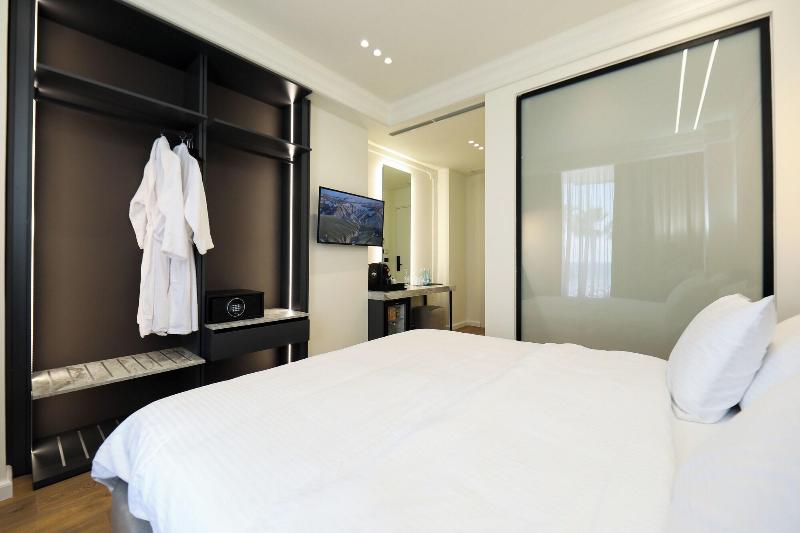 Hotel Adore image