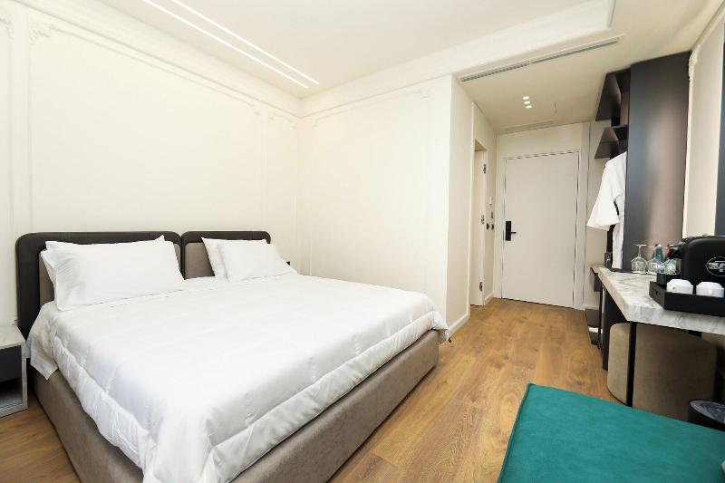 Hotel Adore image