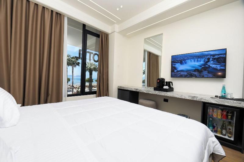 Hotel Adore image