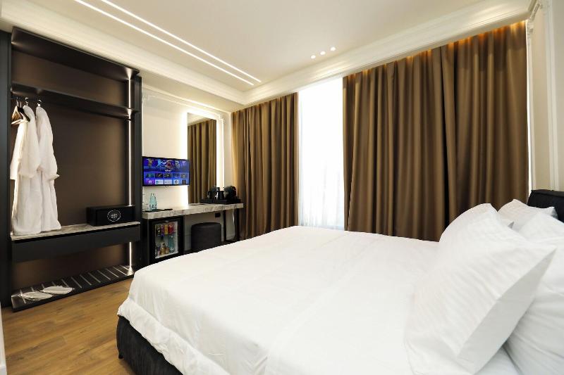 Hotel Adore image