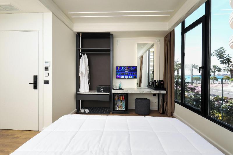 Hotel Adore image
