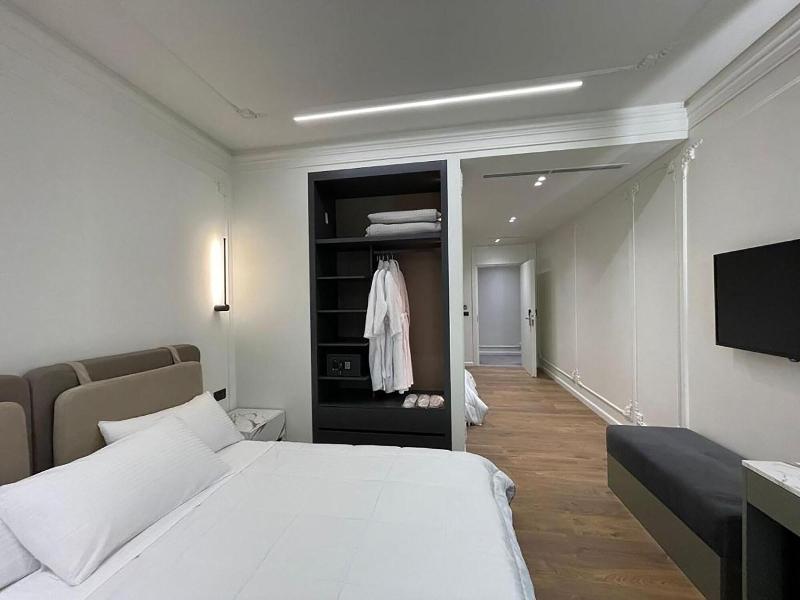 Hotel Adore image