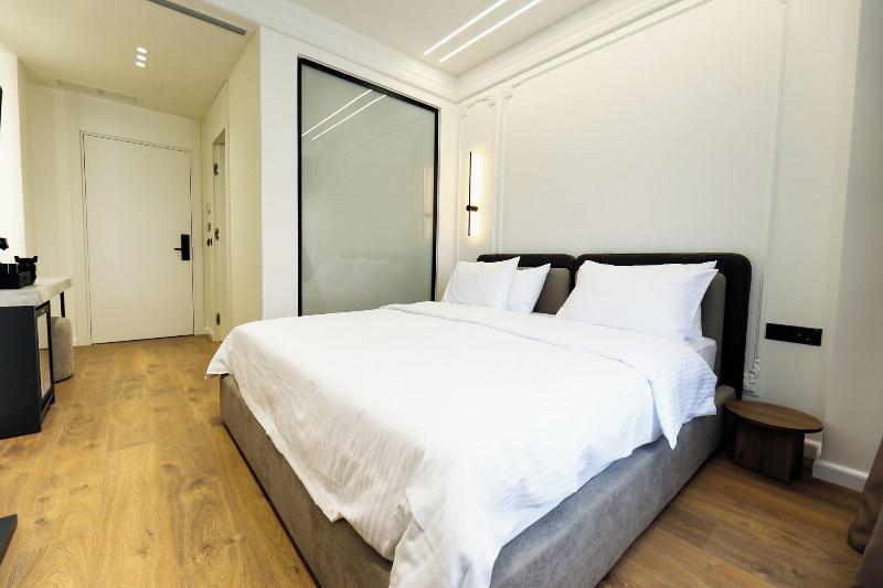 Hotel Adore image