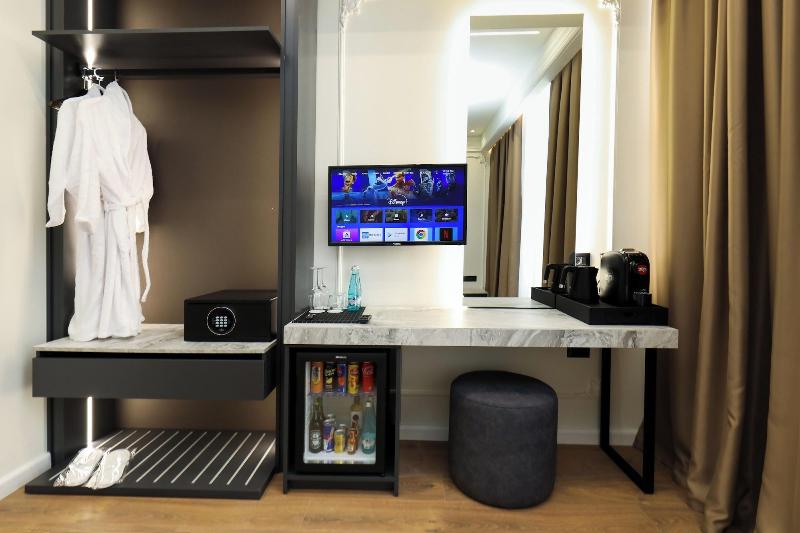 Hotel Adore image