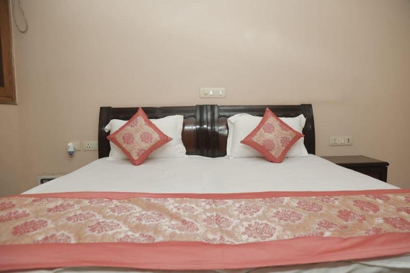 Room In B B Bed And Breakfast Cum Home Stay image