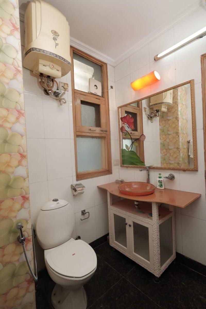 Room In B B Bed And Breakfast Cum Home Stay image