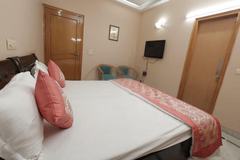 Room In B B Bed And Breakfast Cum Home Stay image