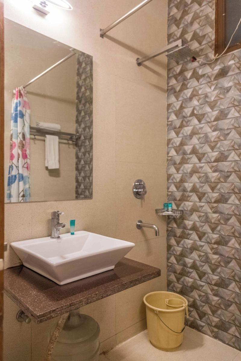 Room In B B Hauz Khas 3 Rooms Bnb image
