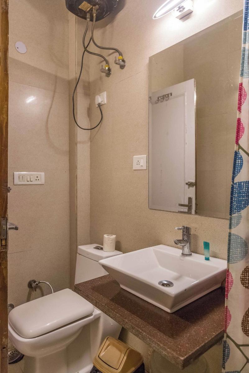 Room In B B Hauz Khas 3 Rooms Bnb image