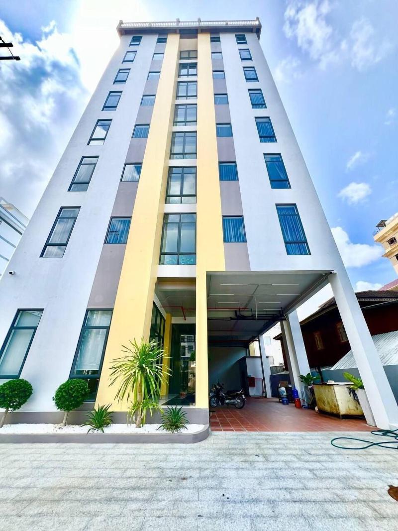 C Hotel image