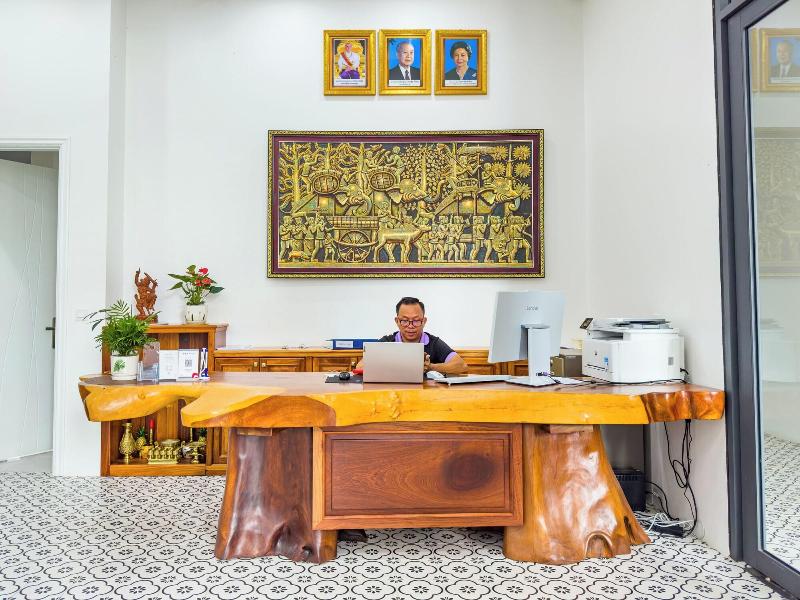 C Hotel image