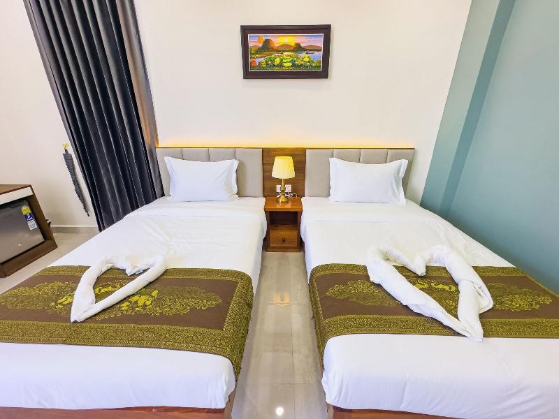 C Hotel image