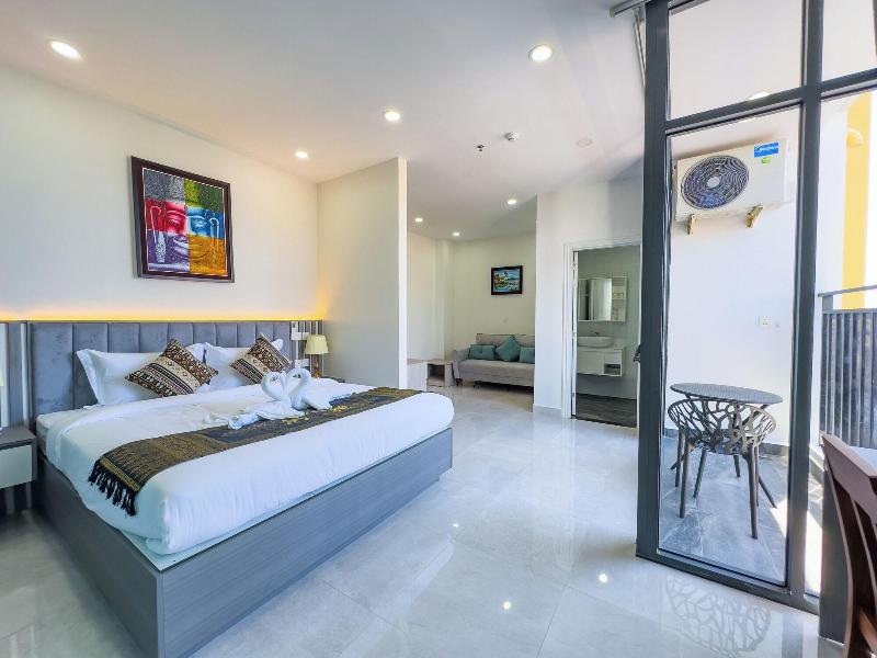 C Hotel image