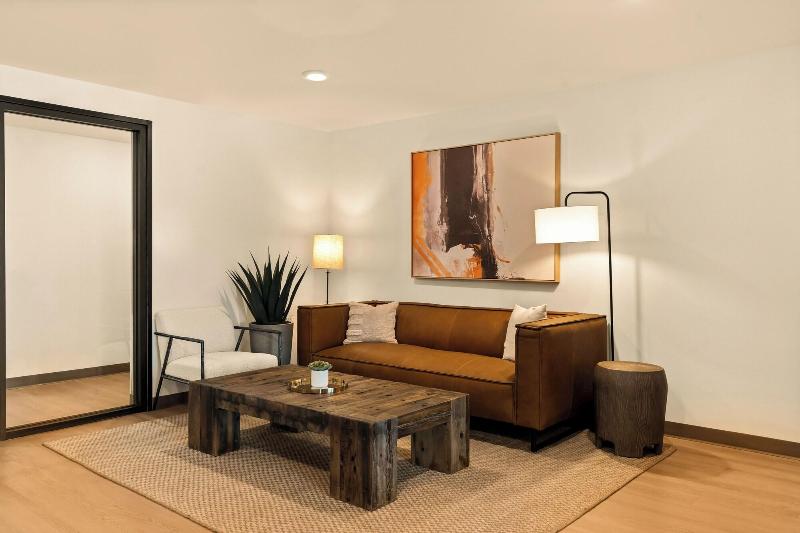 Livaway Suites Tri Cities Richland image