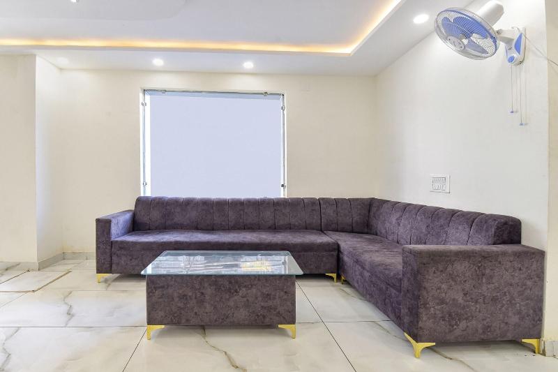 Fabhotel Dev Palace image