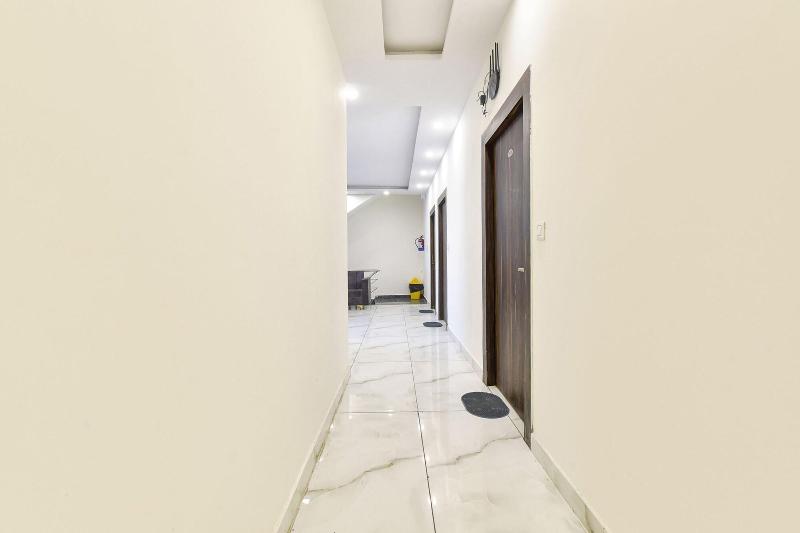 Fabhotel Dev Palace image