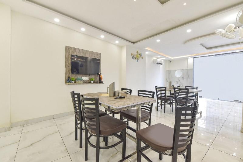 Fabhotel Dev Palace image