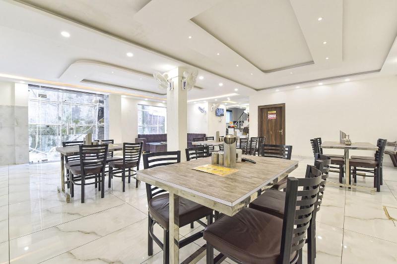 Fabhotel Dev Palace image