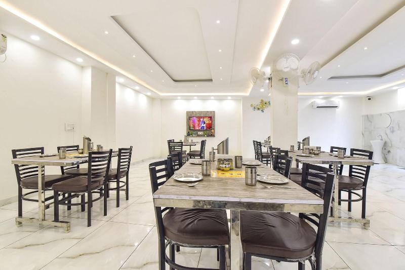 Fabhotel Dev Palace image