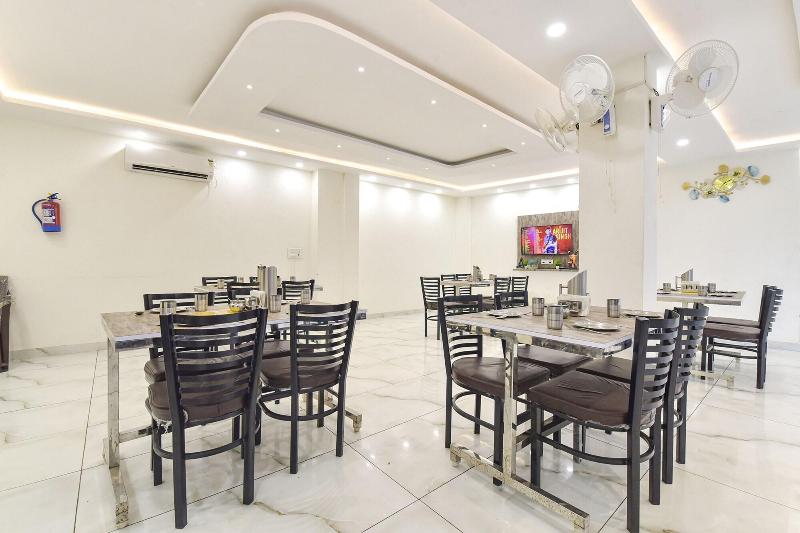 Fabhotel Dev Palace image