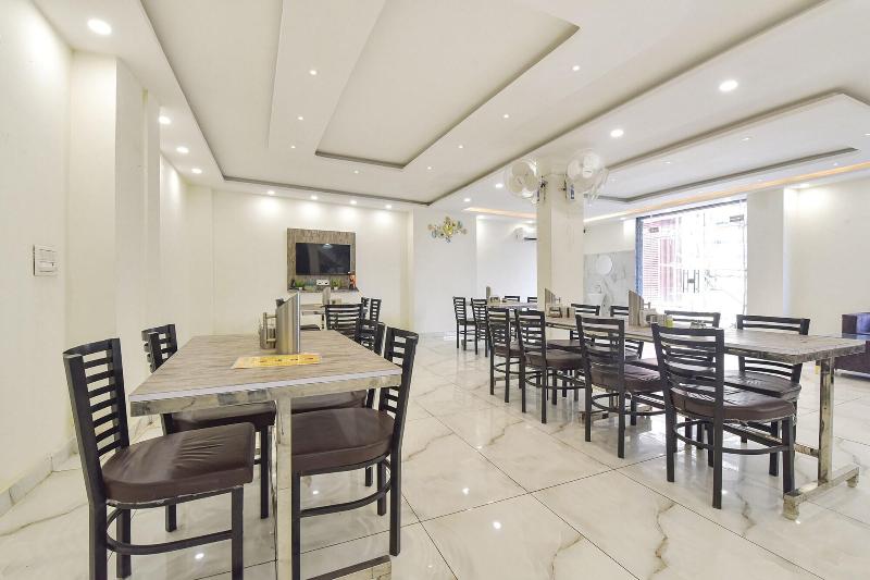 Fabhotel Dev Palace image