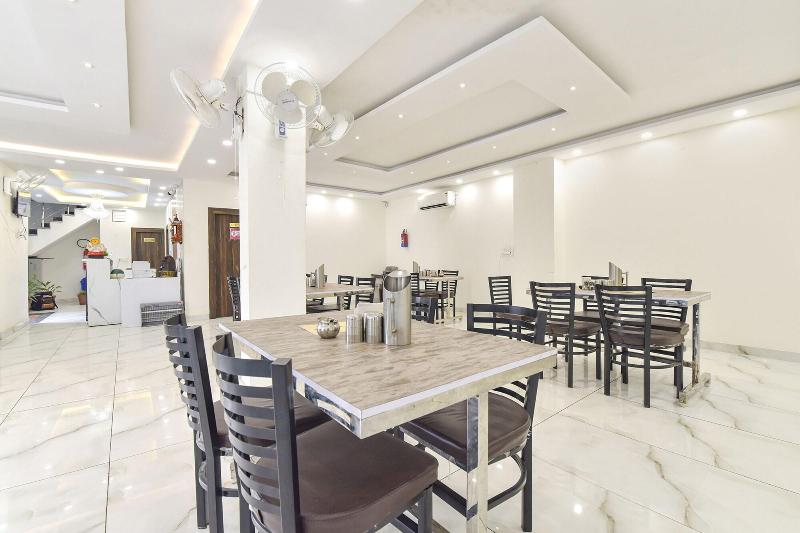 Fabhotel Dev Palace image