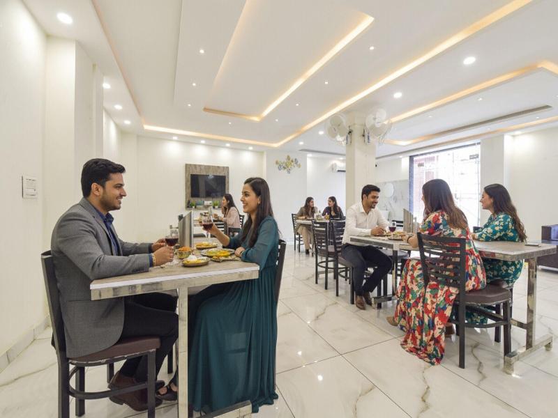 Fabhotel Dev Palace image