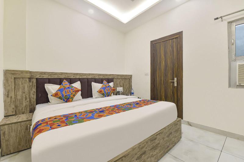 Fabhotel Dev Palace image