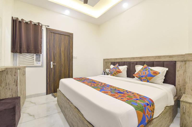 Fabhotel Dev Palace image