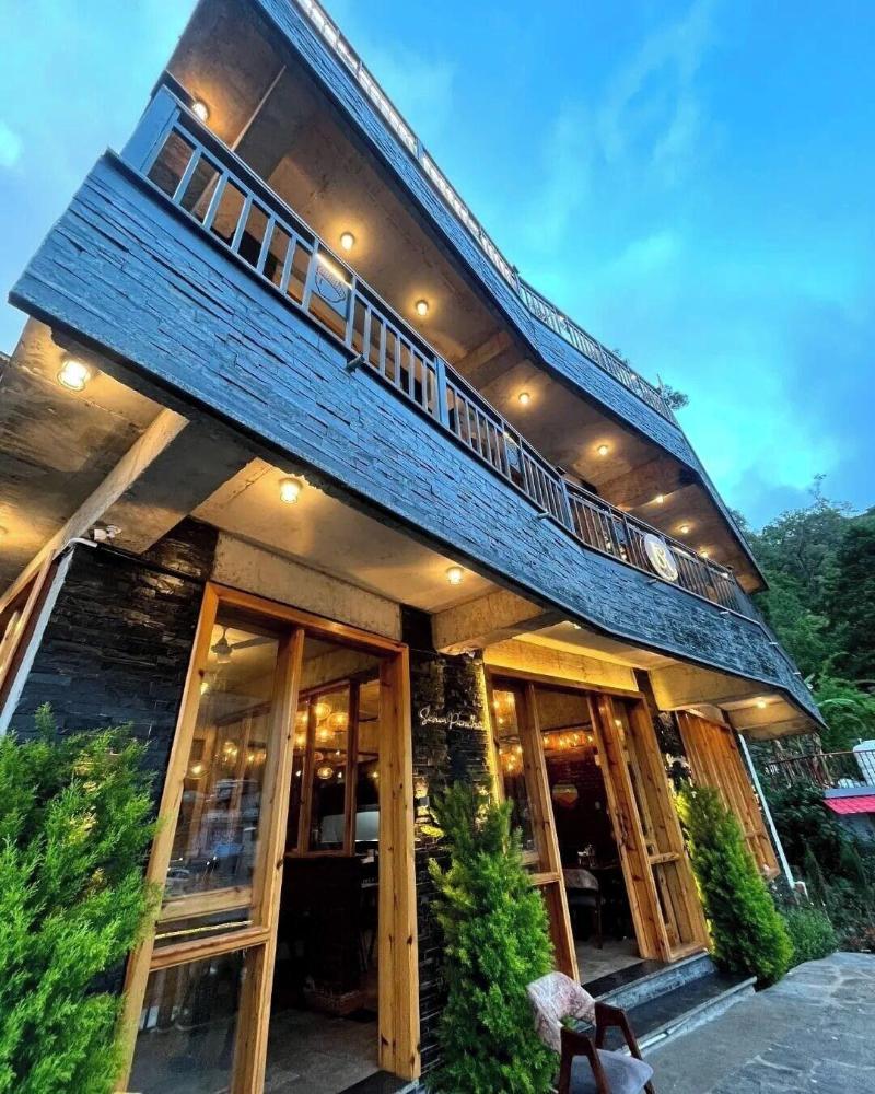 The Cozy Acorn Resort image