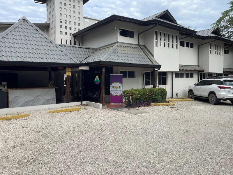 Parti Gras Hotel Villas En Potrero image