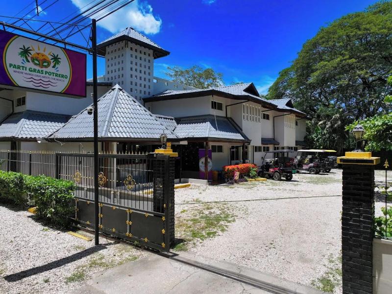 Parti Gras Hotel Villas En Potrero image
