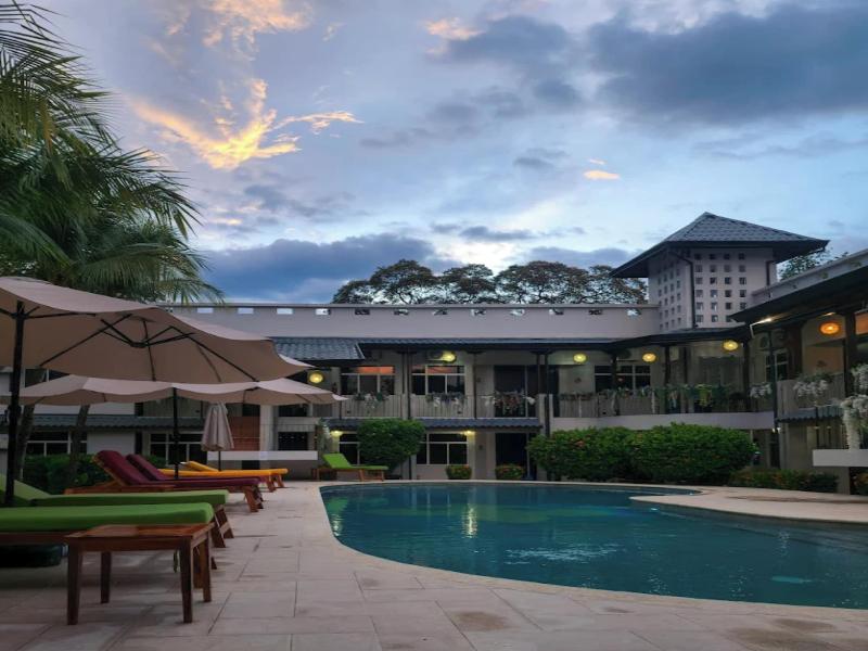 Parti Gras Hotel Villas En Potrero image