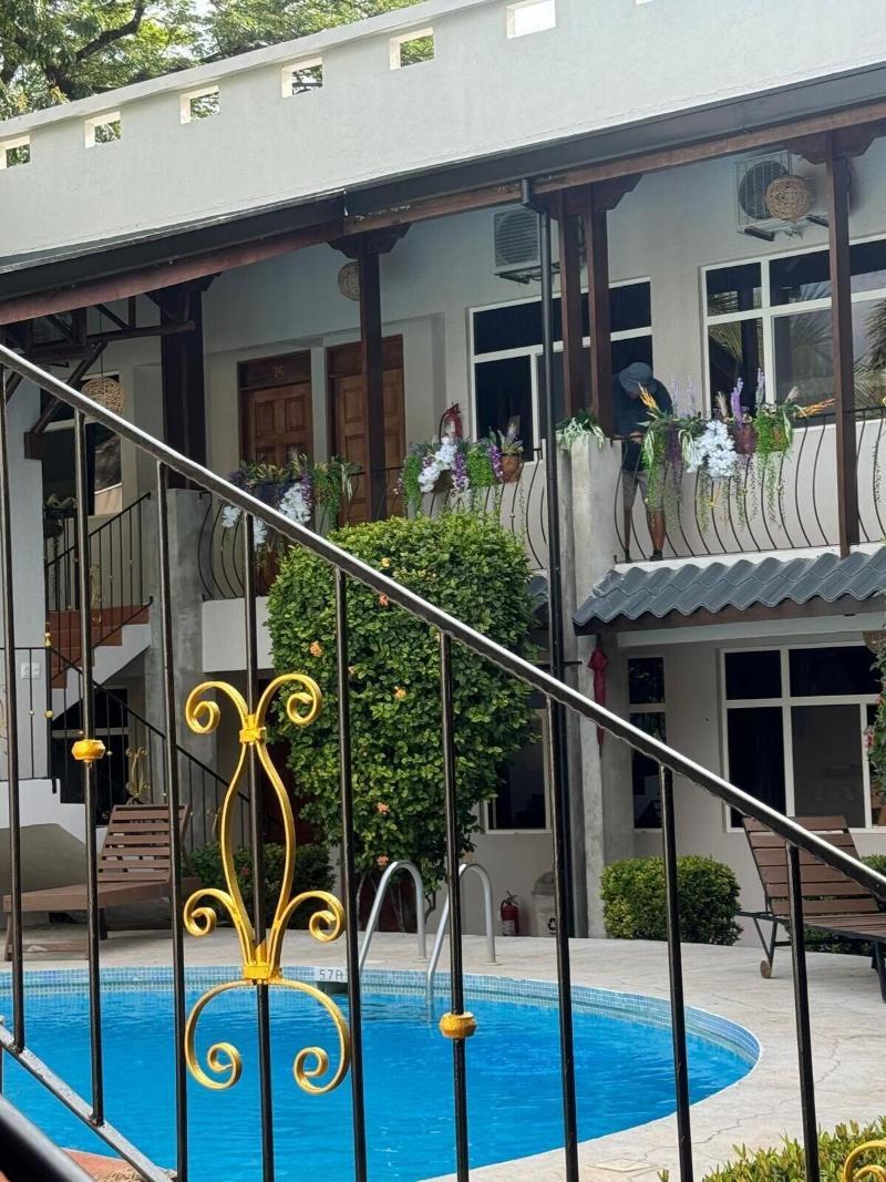 Parti Gras Hotel Villas En Potrero image