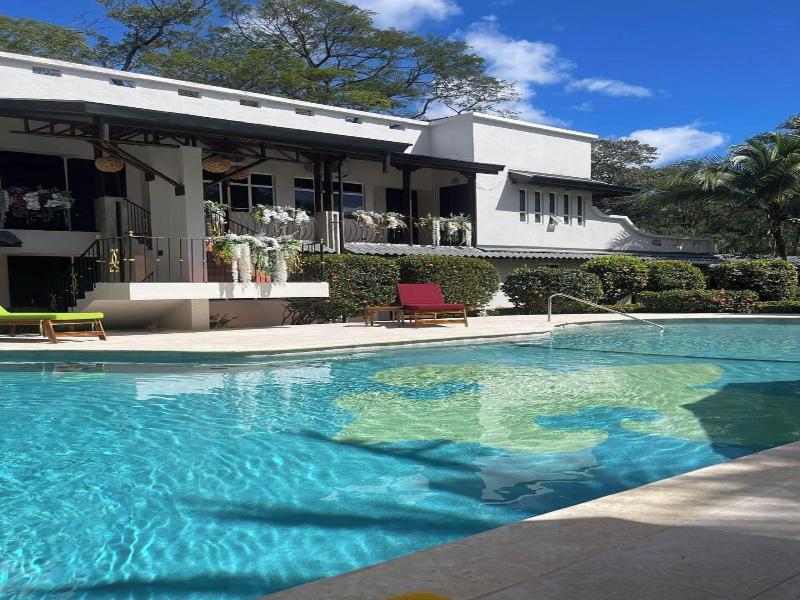 Parti Gras Hotel Villas En Potrero image