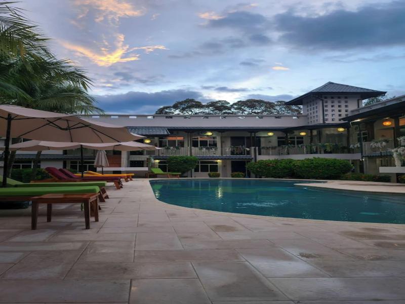 Parti Gras Hotel Villas En Potrero image