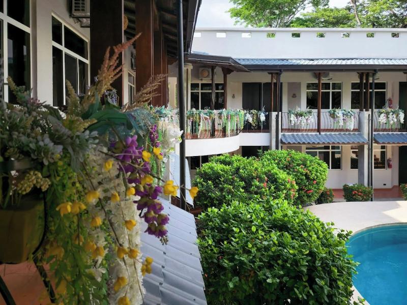 Parti Gras Hotel Villas En Potrero image