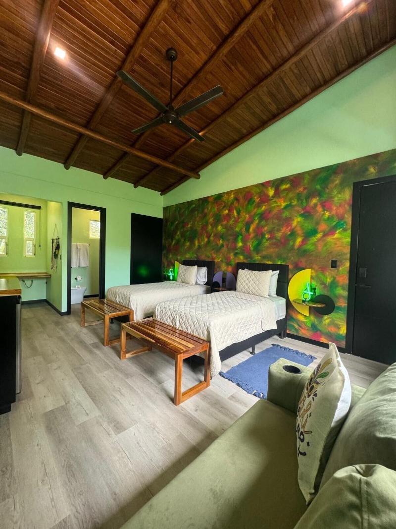 Parti Gras Hotel Villas En Potrero image