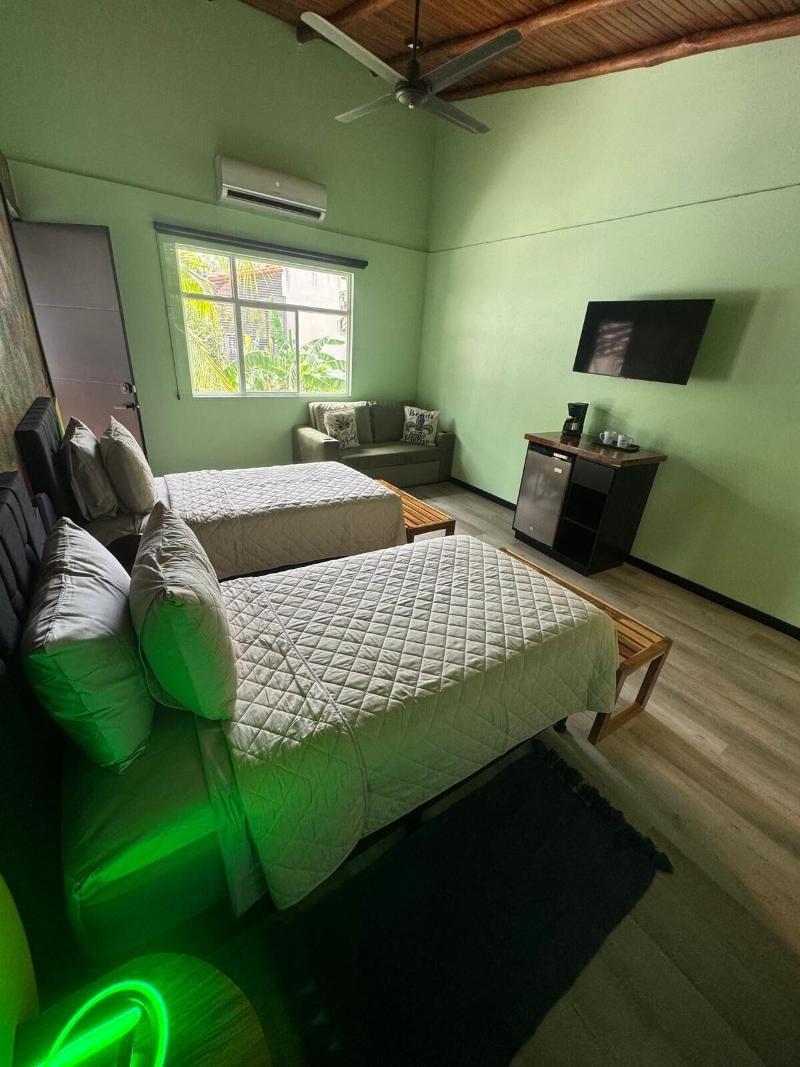 Parti Gras Hotel Villas En Potrero image