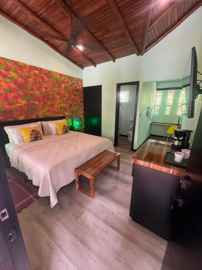 Parti Gras Hotel Villas En Potrero image