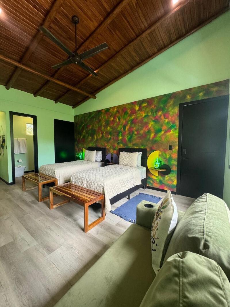 Parti Gras Hotel Villas En Potrero image