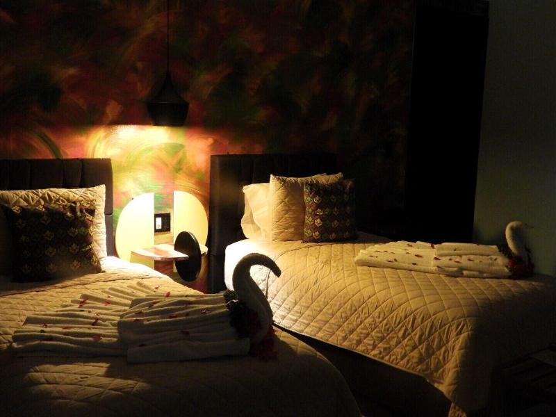 Parti Gras Hotel Villas En Potrero image