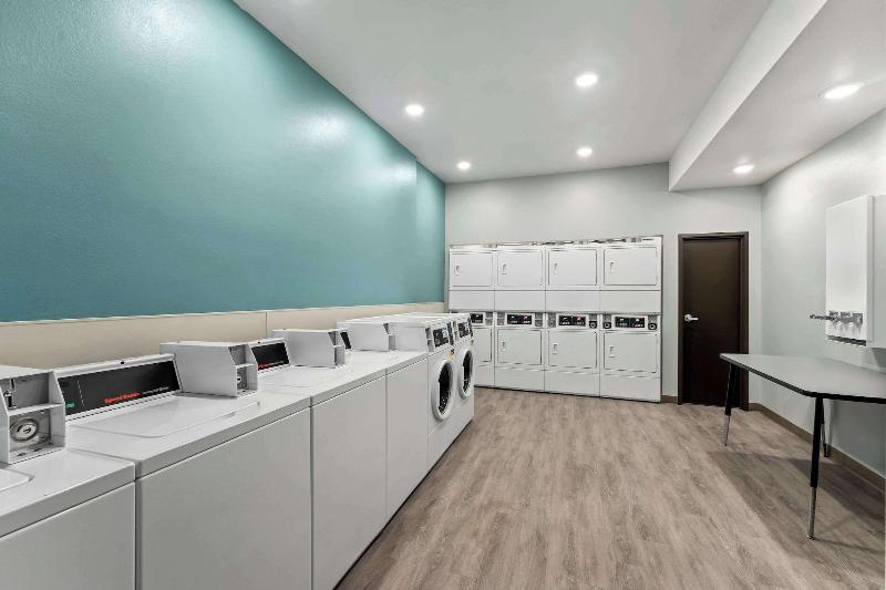 Woodspring Suites Easton Nazareth image