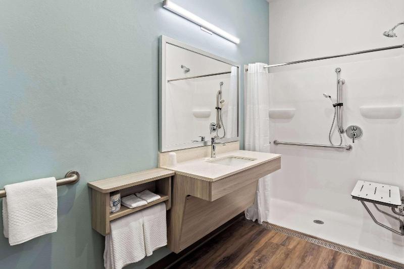 Woodspring Suites Easton Nazareth image