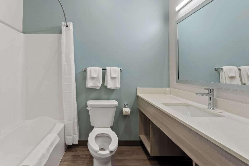 Woodspring Suites Easton Nazareth image