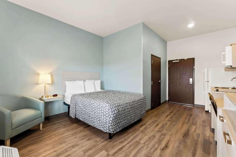 Woodspring Suites Easton Nazareth image